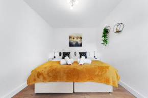 Spacious 3BR House w Priv Office or Cot area and Garden